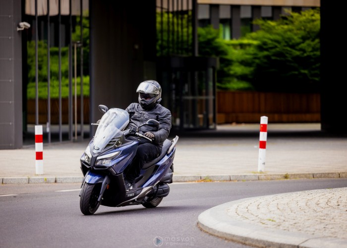 24 Kymco X Town CT 125i na zakrecie