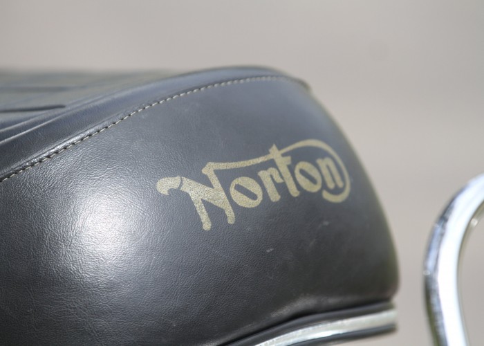 17 Norton Commando siodlo