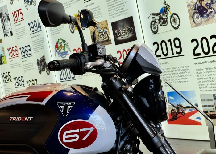 41 triumph trident salon lodz