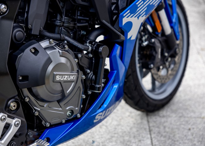 Suzuki GSX-8R silnik