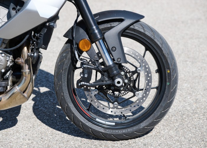 42 Aprilia Tuono 457 2025 przednie kolo