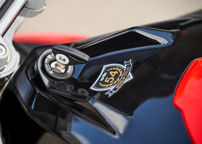 44 Aprilia Tuono 457 2025 kluczyk