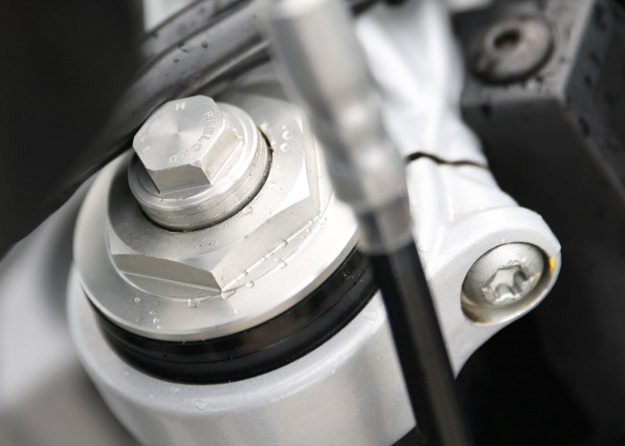 47 Aprilia Tuono 457 2025 ustawienia zawieszenia