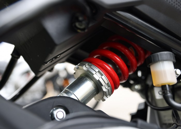 49 Aprilia Tuono 457 2025 zawieszenie tyl