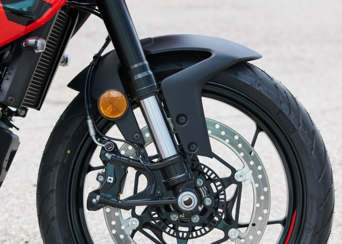 50 Aprilia Tuono 457 2025 przednie zawieszenie