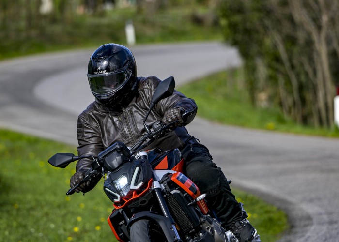 53 Aprilia Tuono 457 2025 podczas testu drogowego