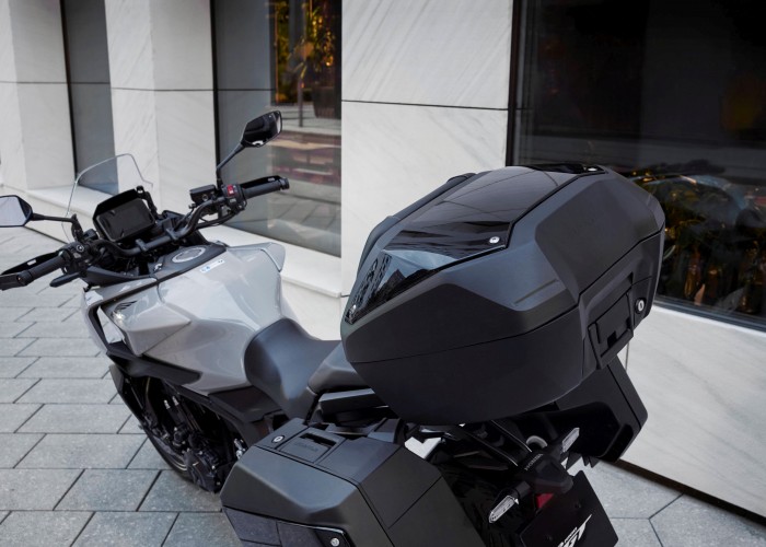 37 Honda CB1000GT 2026 kufer z tylu