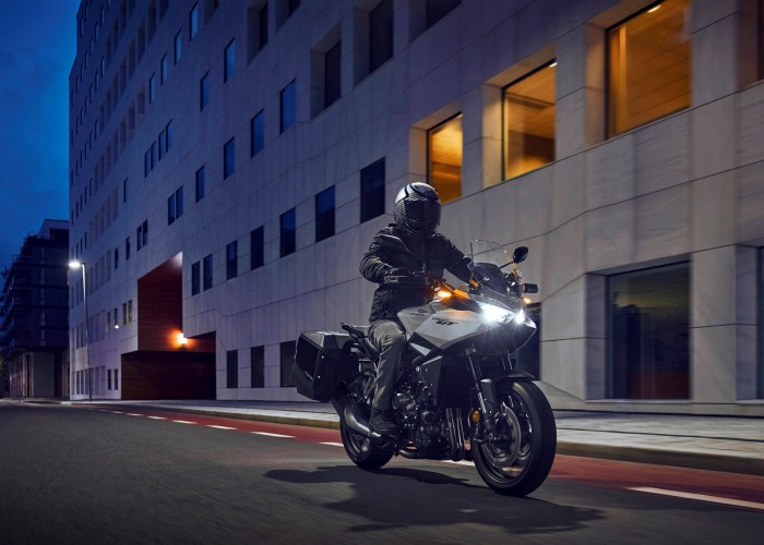 38 Honda CB1000GT 2026