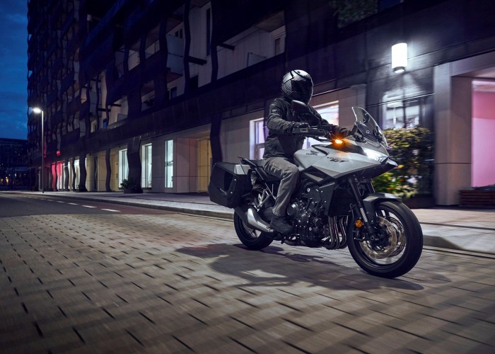 39 Honda CB1000GT 2026