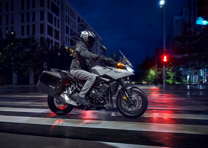 41 Honda CB1000GT 2026 ulica