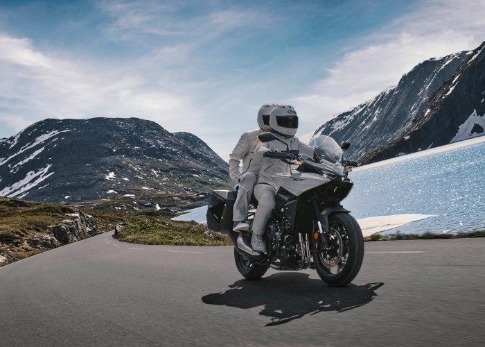 44 Honda CB1000GT 2026