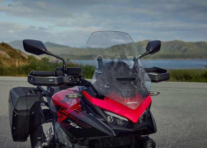 59 Honda CB1000GT 2026 niska szyba