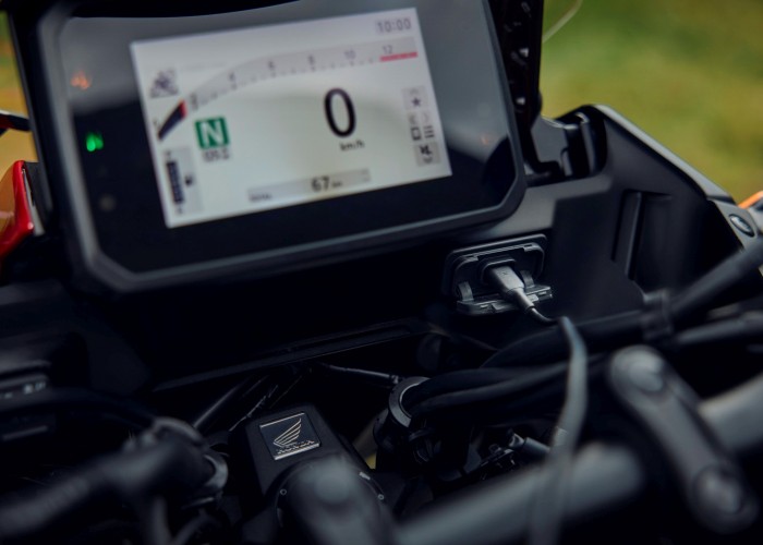 80 Honda CB1000GT 2026 wyswietlacz