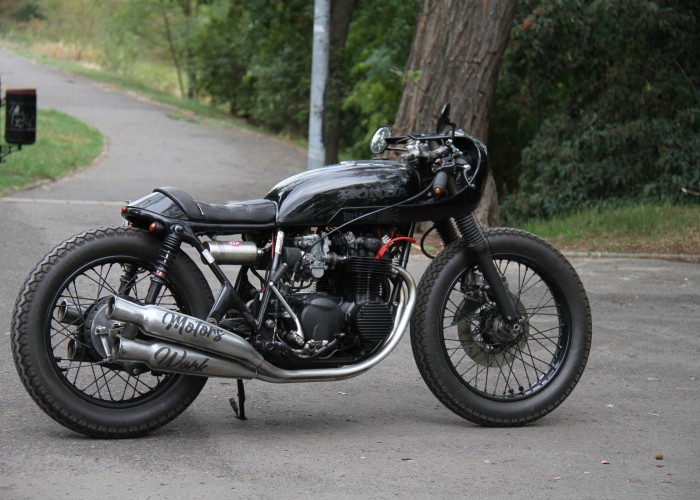43 Honda CB 550 Hookie Black Mamba na drodze