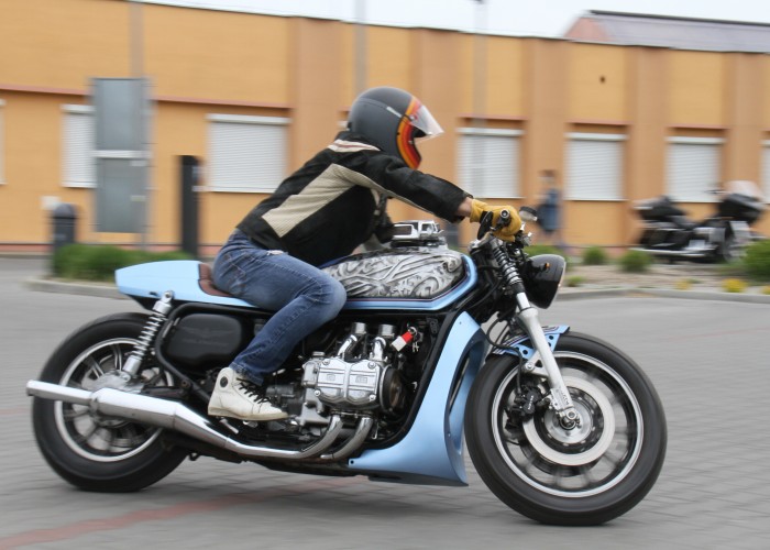 02 Honda Goldwing 1100 cafe racer custom w akcji