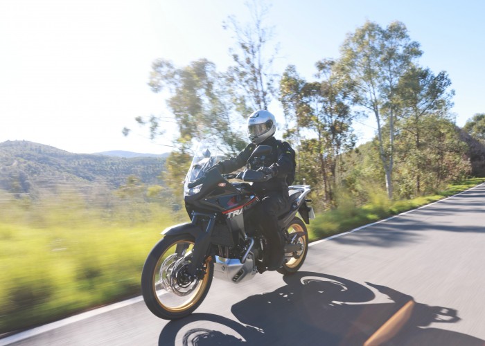 03 Honda Transalp 750 2025 asfalt
