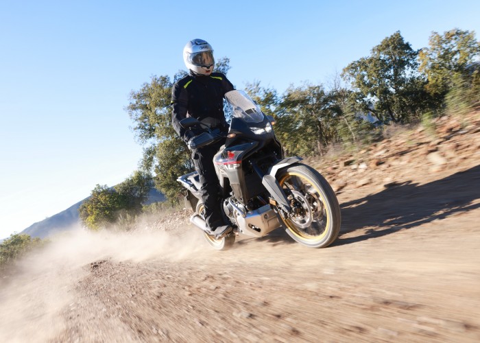 14 Honda Transalp 750 2025 test offroad