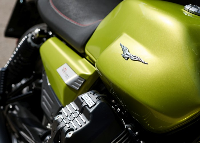 41 Moto Guzzi V7 Sport 2025 zbiornik paliwa