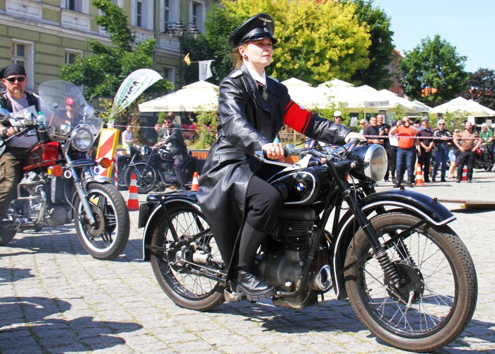 Rajd Sladami Piastow 2025 Zdjecia z Mistrzostw Polski Pojazdow Zabytkowych