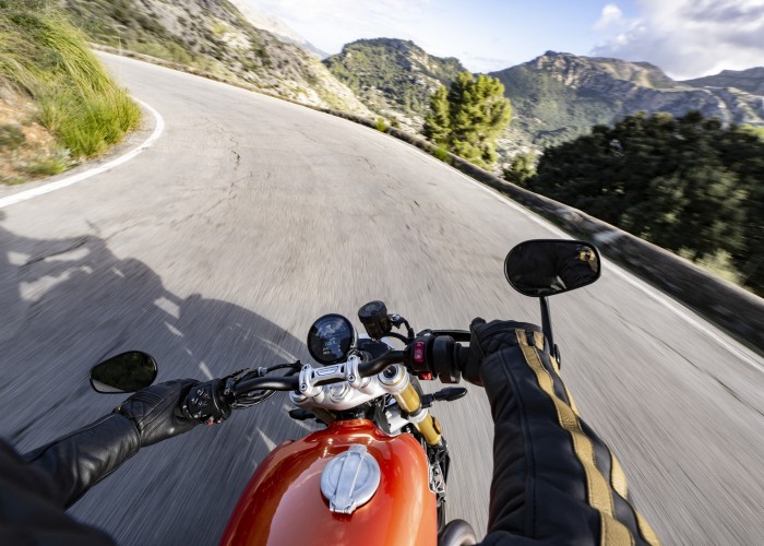 Triumph Speed Twin 1200 RS onboard