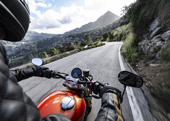 Triumph Speed Twin 1200 RS z widoku kierowcy