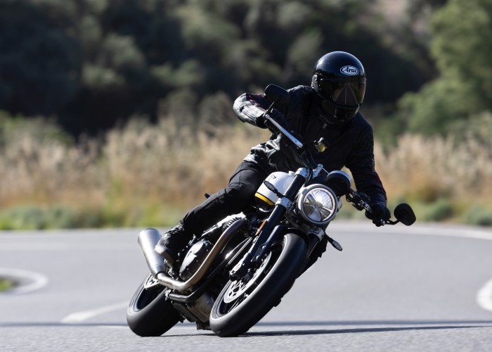 Triumph Speed Twin 1200 akcja