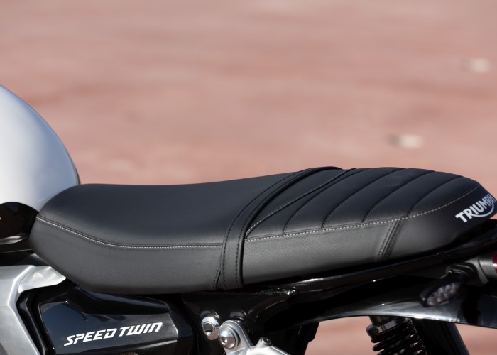 Triumph Speed Twin 1200 kanapa