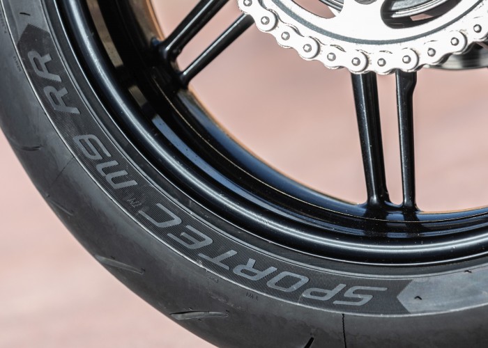 Triumph Speed Twin 1200 kolo