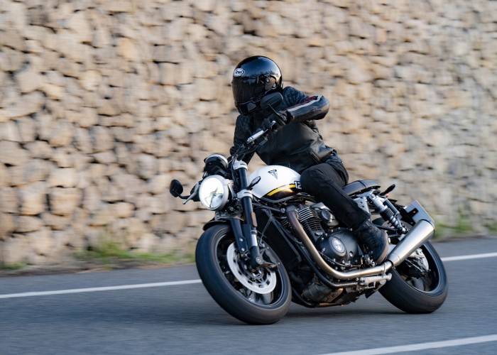 Triumph Speed Twin 1200 na ulicy