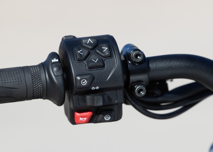 Triumph Speed Twin 1200 przelaczniki lewa