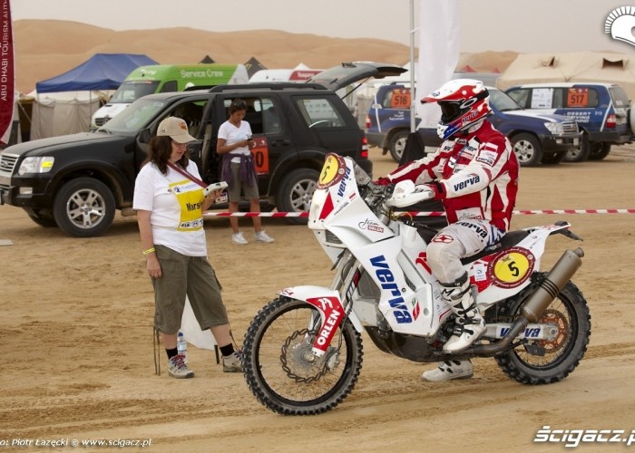 czachor punkt kontrolny Abu Dhabi Desert Challenge 2011