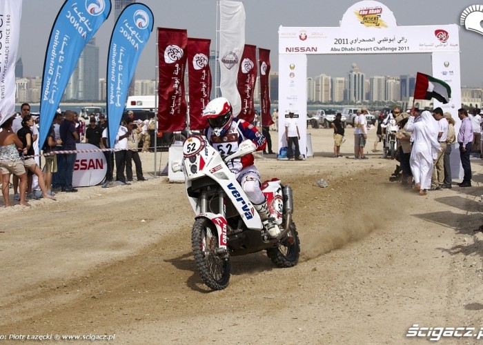 start Abu Dhabi Desert Challenge 2011