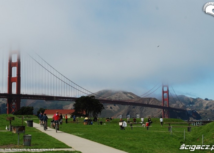 most Golden Gate w chmurach