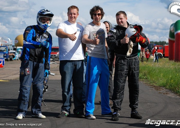Szymon Majewski ekipa auto moto przed pokazem Modlin