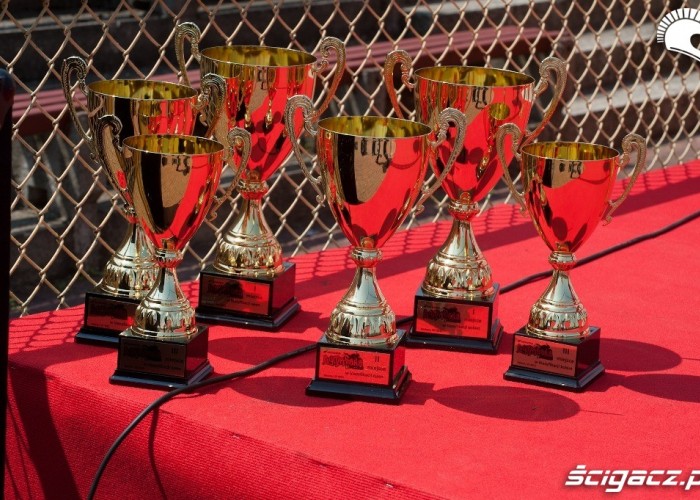 trofea dla zwyciezcow Honda Gymkhana Radom 2012