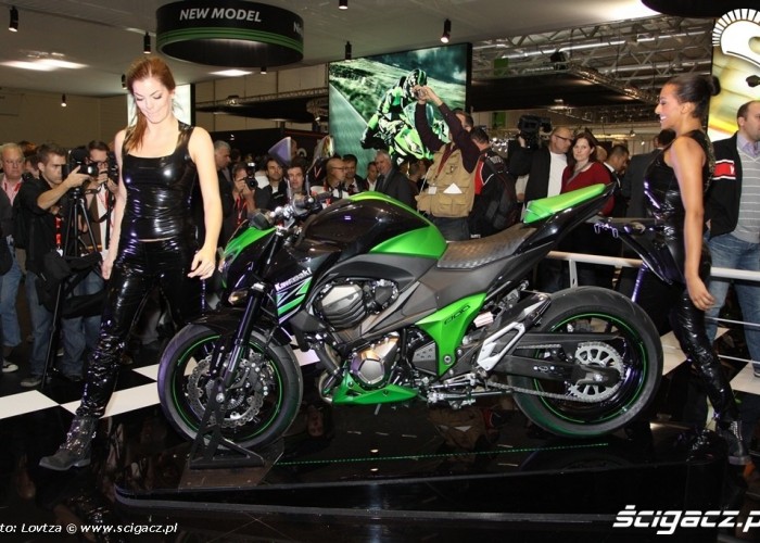 Kawasaki Z800 2013 i dziewczyny