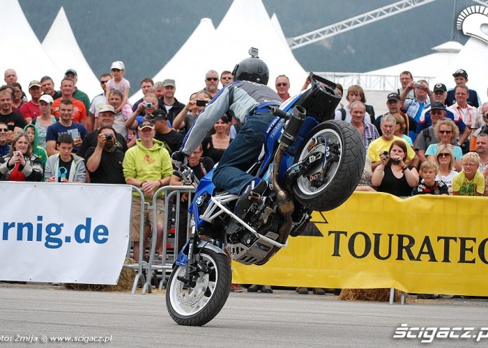 Stoppie stunt show Garmisch Partenkirchen