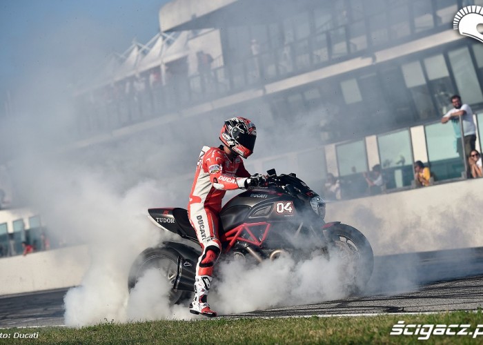 Palenie gumy w Ducati Diavel