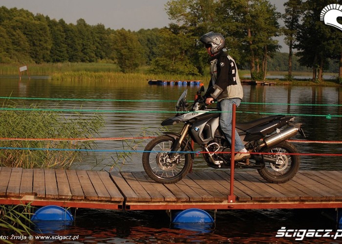 Wyspa Soltysia motocykl na pomoscie