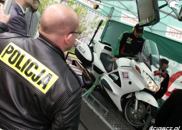policja na hamowni Lodz 2011 Motocyklowa Niedziela na BP
