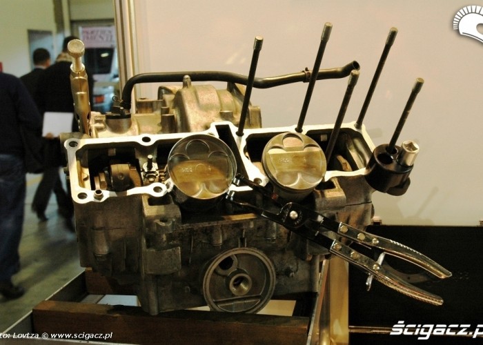 Targi EICMA Mediolan 2009 engine reconstruction