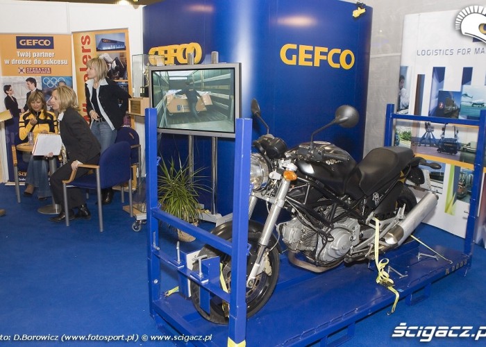 ducati w skrzyni transportowej wystawa motocykli warszawa 2009 a mg 0163