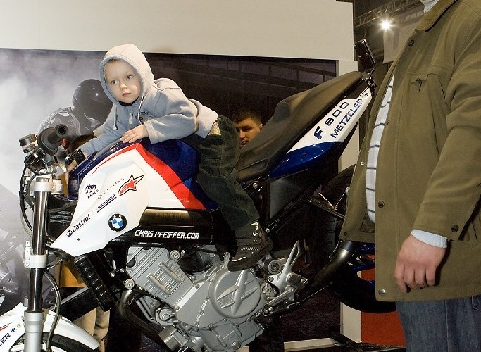 dziecko na bmw wystawa motocykli warszawa 2009 e mg 0344