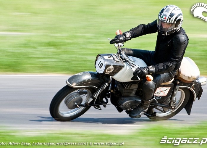 motocykle klasyczne na torze 2011 (4)