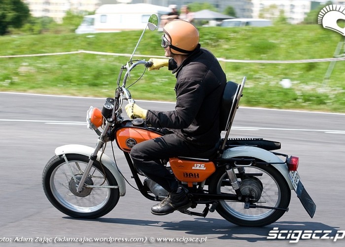 motocykle klasyczne na torze 2011 (7)