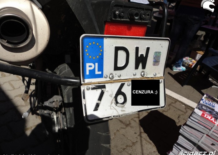 zlamana tablica na zawiasach Szczecin - Motocyklowa Niedziela na stacji BP 2011