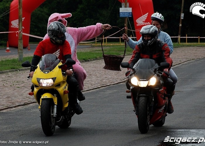 Motocyklisci dla dzieci na dzien dziecka