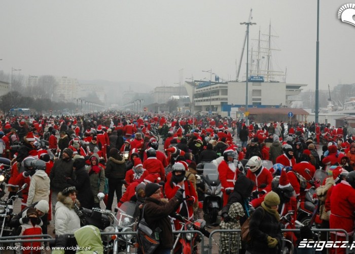 pod scena  parada motocyklistow - mikojakow trojmiasto 2010