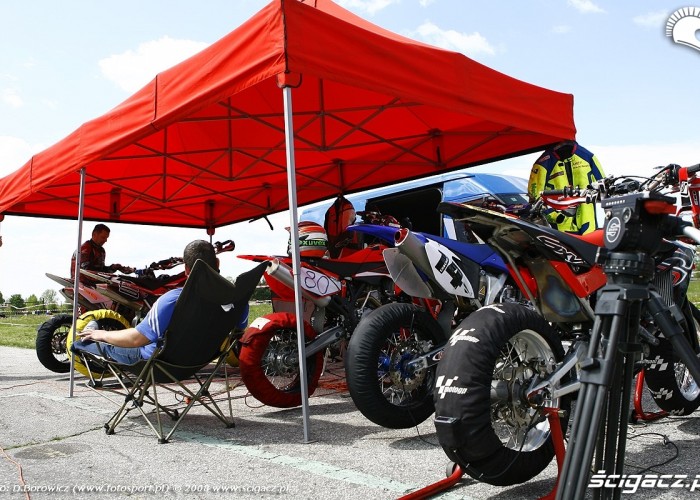 zawodnicy namiot bilgoraj supermoto motocykle 2008 a mg 0038