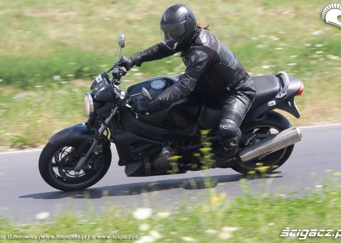 czarny motocykl honda drive safety trening promotor b mg 0228